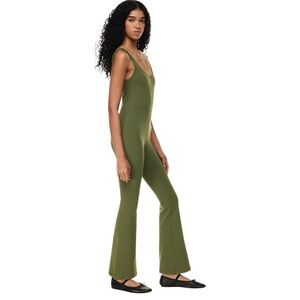 ARITZIA Wilfred Free
Agrio Jumpsuit Green 
Flared scoop-neck jumpsuit in Sz XS